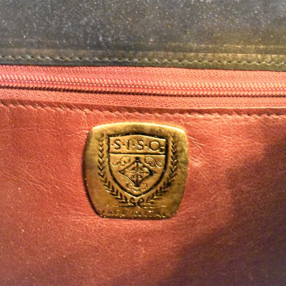 Elegant Black Crossbody Bag - Picture 7 of 7